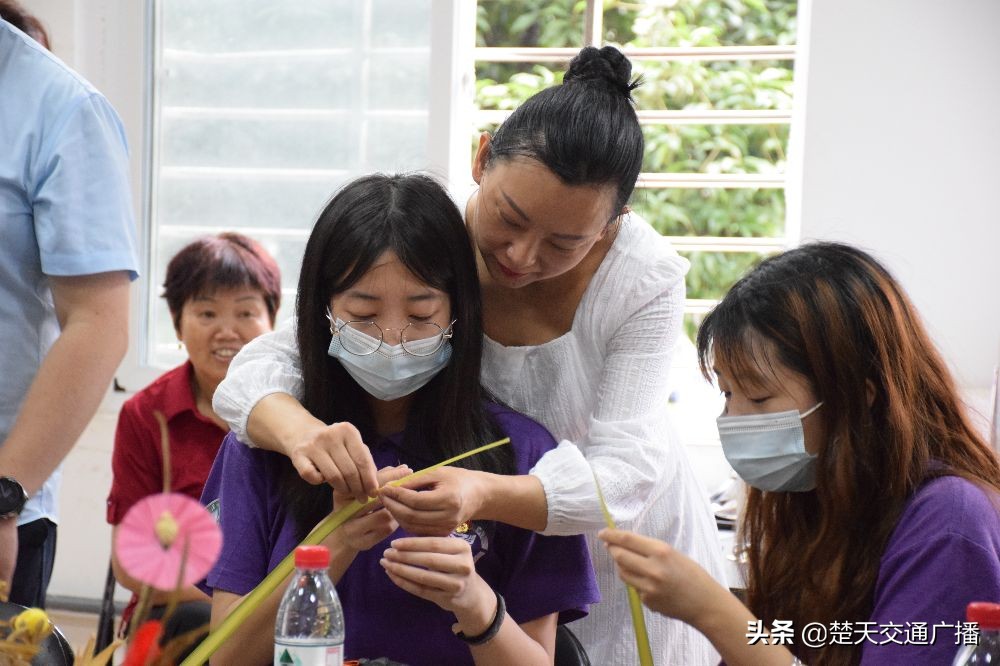 棕叶编出万千世界 JXF吉祥坊体育学子体验棕编非遗魅力