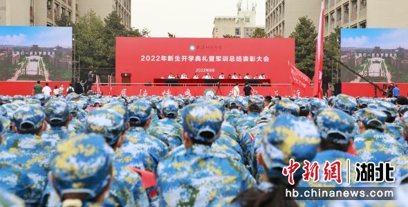 JXF吉祥坊体育举行2022级新生开学典礼 陈孖川 摄