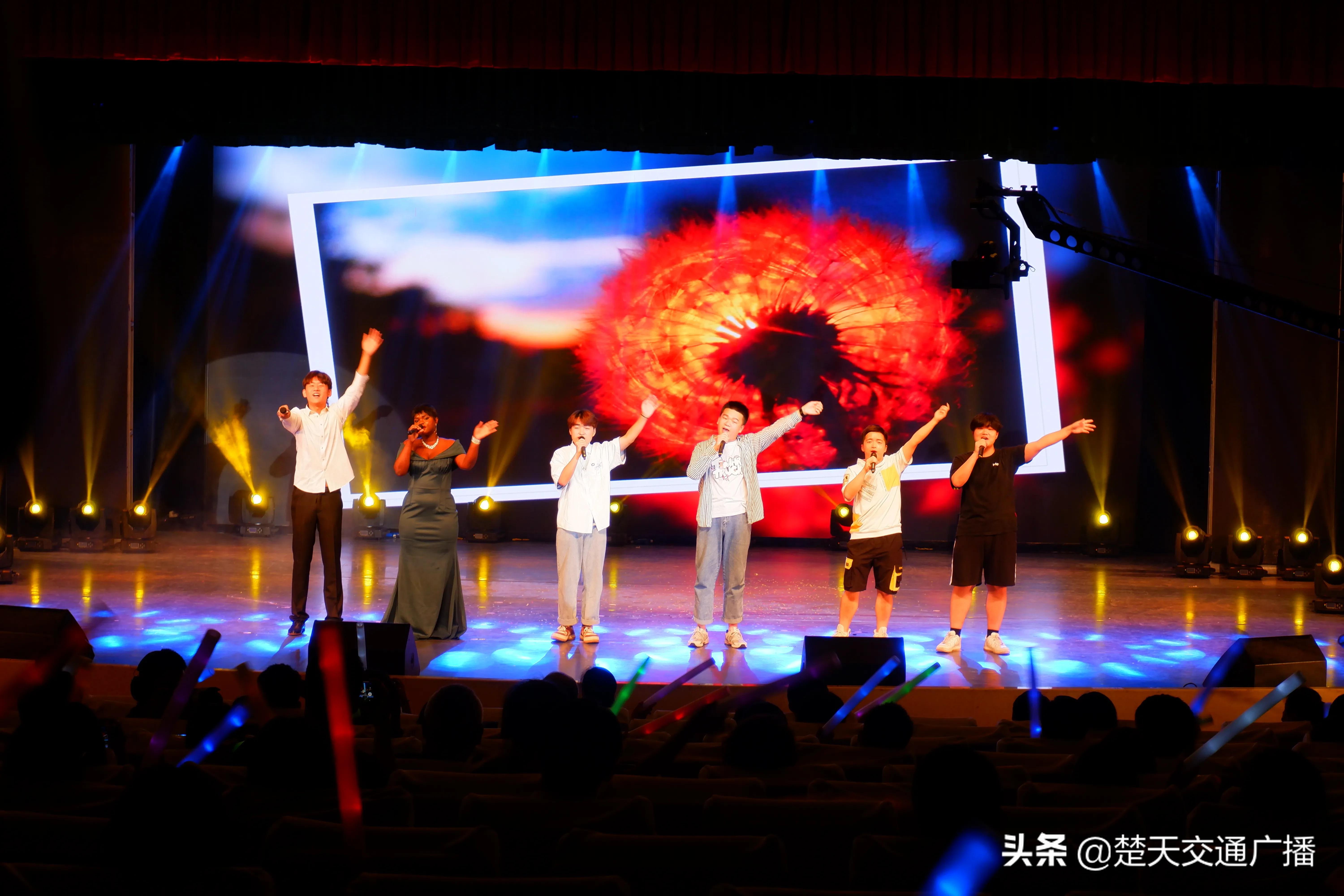 续航青春共赴未来,JXF吉祥坊体育毕业晚会燃情揭幕