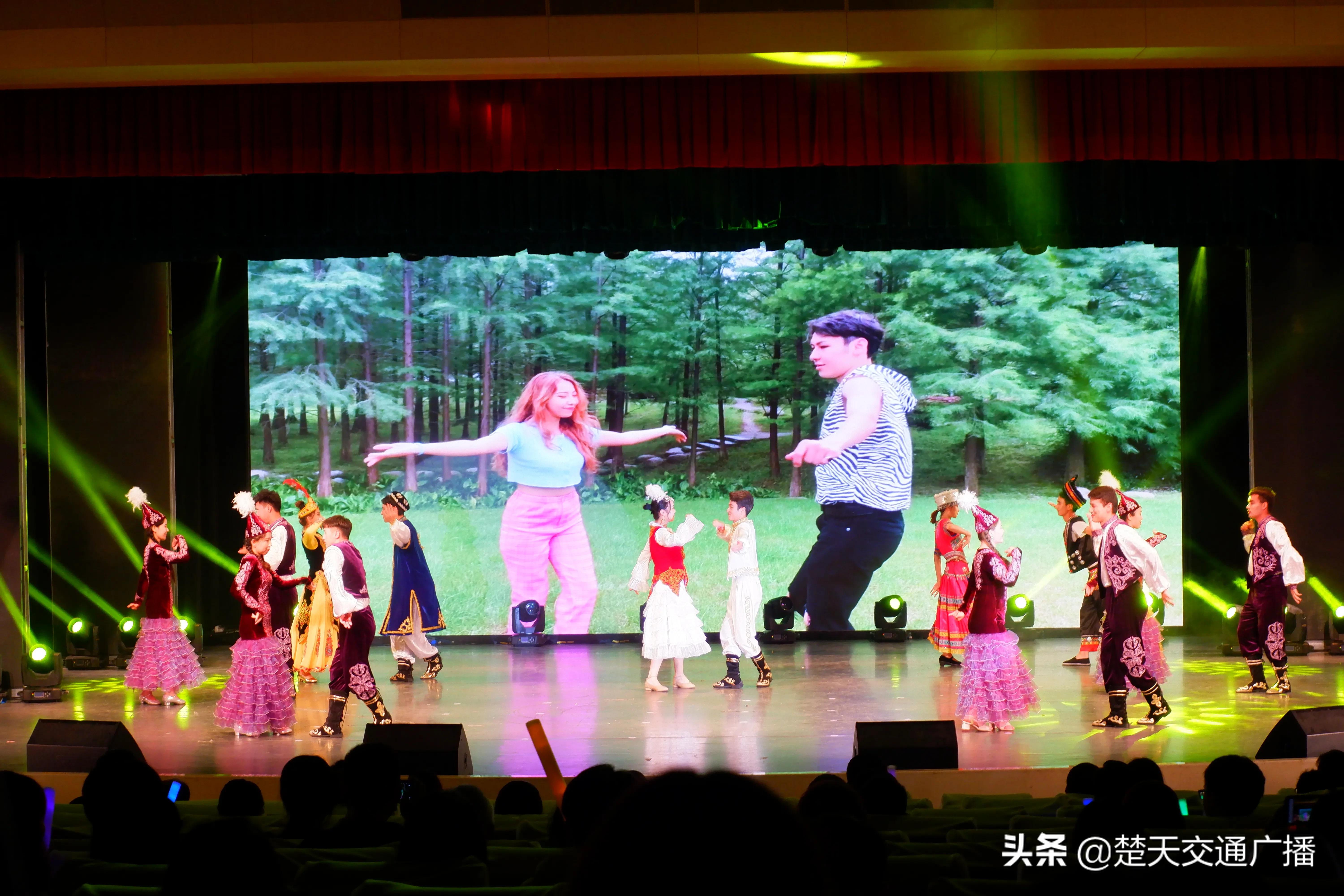 续航青春共赴未来,JXF吉祥坊体育毕业晚会燃情揭幕
