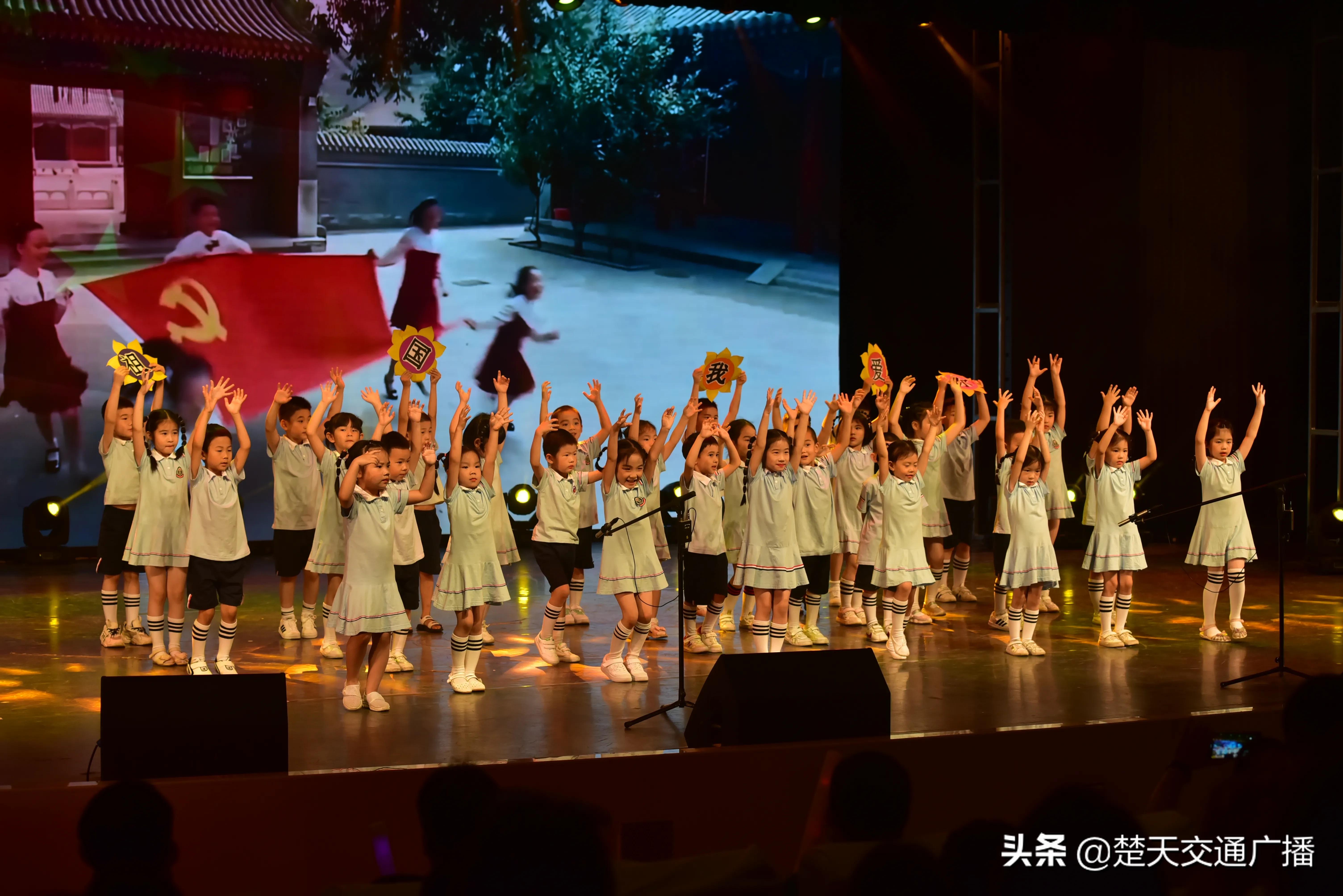续航青春共赴未来,JXF吉祥坊体育毕业晚会燃情揭幕