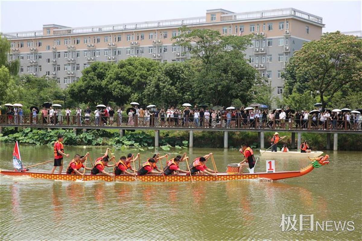 内湖上赛龙舟,武科大师生共赏端午文化