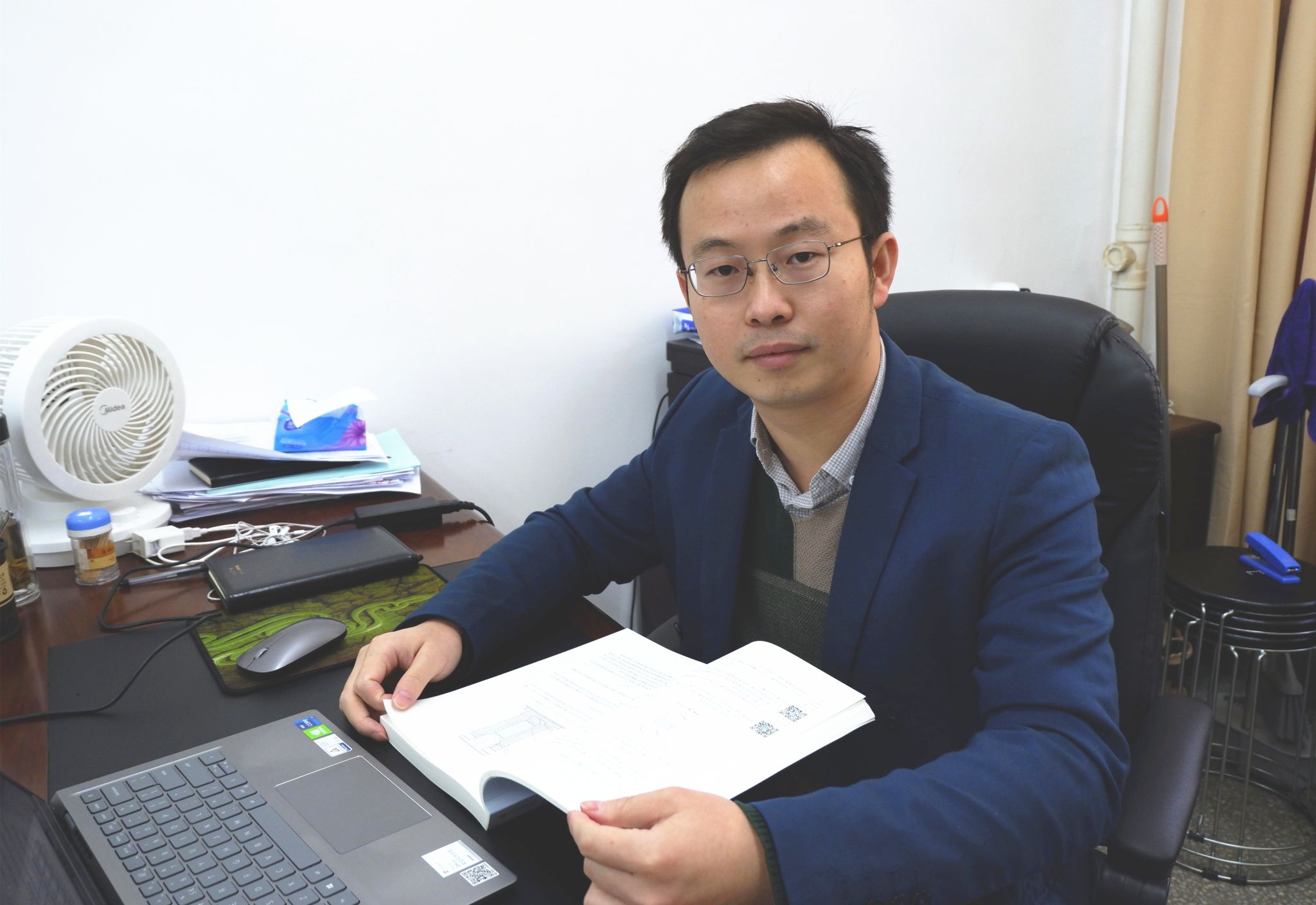 黄诗冰：勤恳做学问，真情育桃李