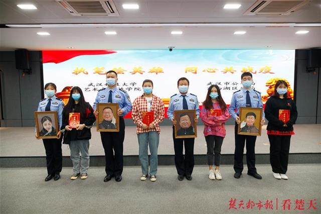 执笔绘英雄 同心共战疫!大学生向东西湖公安分局捐赠战疫民警油画画像