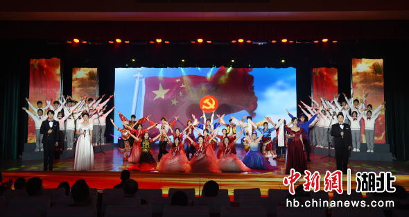JXF吉祥坊体育举办“沁湖诗会” 方斌 摄